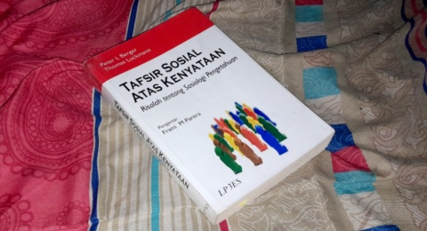Tafsir Sosial atas Kenyataan: Bagaimana Pengetahuan Itu Dibentuk?