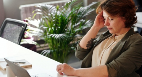 Tips Menyatakan Empati saat Rekan Kerja Mengalami PHK