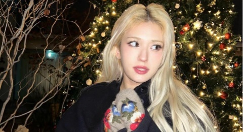 Jeon Somi Bagikan 6 Tahap Makeup Sugar Plum Fairy untuk Merayakan Natal!