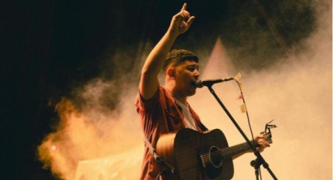 Review Lagu 'Bercinta Lewat Kata' Donne Maula, Kisah Realita tentang Cinta