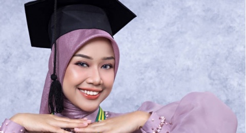 4 Tips Makeup Wisuda yang Flawless dan Tahan Lama, Jangan Skip Sunscreen!