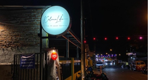 Kelana Loka: Kafe Retro Tersembunyi dengan Koleksi Vinyl yang Beragam