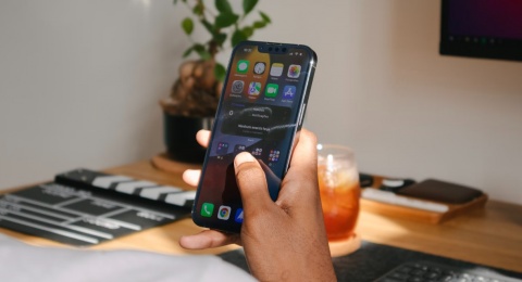 Loker Konten Kreator Disparekraf DKI Jakarta Syaratkan Pelamar Punya iPhone 13 Pro Jadi Sorotan Publik