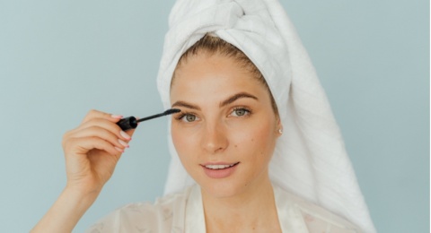 5 Tips Merawat Bulu Mata agar Panjang dan Lentik, Bisa Dicoba di Rumah!