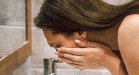 3 Rekomendasi Sabun Cuci Muka Gak Bikin Kulit Kering dan "Ketarik"
