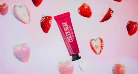 3 Rekomendasi Cream Blush untuk Kulit Kering, Natural dan Enggak Buat Crack