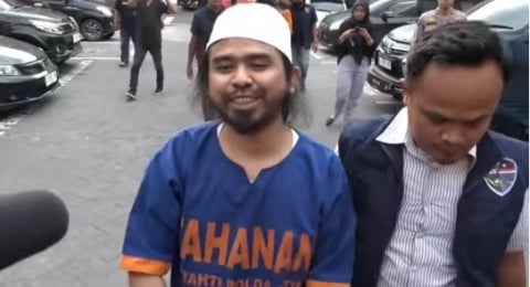 Jadi Tersangka Konten Tukar Pasangan, Gus Samsudin Ngaku Senang di Penjara