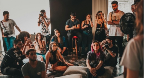 Keterkaitan Personal Branding dan Stigmatisasi Publik: Bias Perspektif
