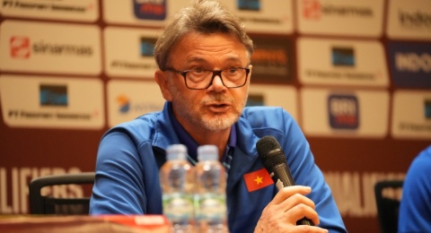 Philippe Troussier dan Kutukan yang Selalu Membayanginya ketika Berjumpa Timnas Indonesia