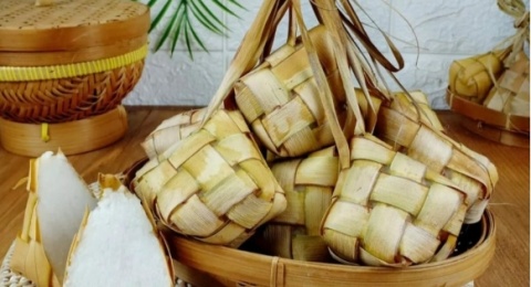 Menelisik Menu Ketupat dan Buras Saat Momen Lebaran di Tanah Mandar