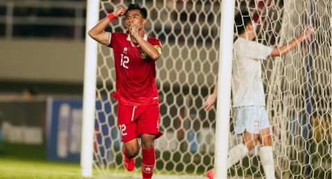 Bek Timnas Indonesia, Jay Idzes Puji Kemampuan Lemparan Jauh Pratama Arhan