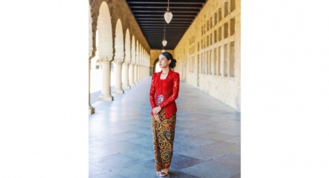 6 Inspirasi Kebaya ala Maudy Ayunda, Bisa untuk Kondangan dan Wisuda Nih!