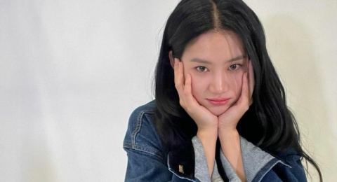 Cozy Abis! Ini 4 Gaya Outfit Sederhana ala Park Ju-hyun yang Nyaman Ditiru