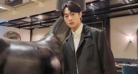 4 OOTD Classic ala Yoon Chan-young, Cast 'High School Return of a Gangster' yang Bikin Kesengsem