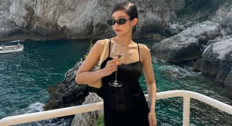 Elegan! 4 Inspirasi OOTD Hitam ala Jennie BLACKPINK Ini Sangat Modis untuk Dicoba