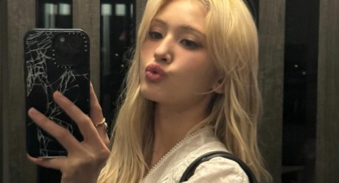 Stylish Abis! 4 Inspirasi OOTD Kece Terbaru Jeon Somi yang Harus Kamu Tiru