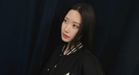 4 OOTD Street Style Moon Ga Young, Sontek untuk Tampil Nyaman dan Stylish!