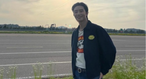 4 OOTD Kasual ala Park Seo-joon, Tiru untuk Inspirasi Daily Outfitmu!