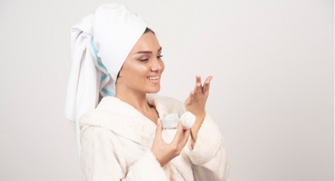 Mulai Rp38 Ribu, 3 Sleeping Mask Ini Ampuh Bikin Wajah Glowing dan Plumpy!