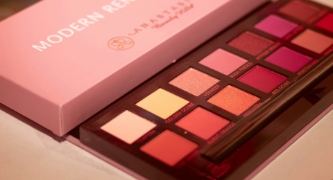4 Rekomendasi Eyeshadow Warna Peach Harga Mulai dari 40 Ribuan, Wajib Coba!
