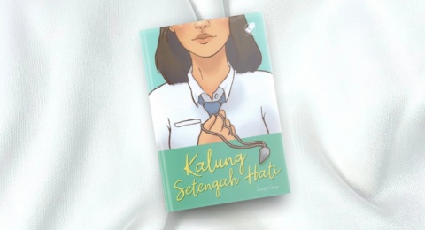 Antara Cinta dan Kenangan dalam Novel Kalung Setengah Hati