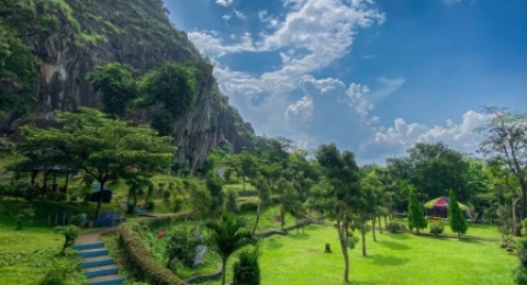 Batu Lawang, Destinasi Penuh Mitos yang Memiliki Panorama Ciamik di Cirebon