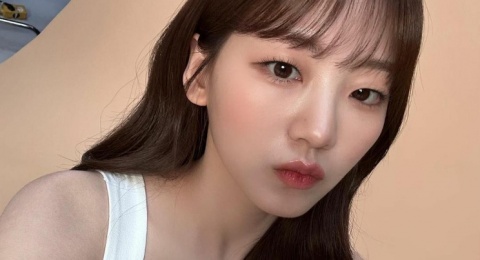 Menawan! Tiru 4 Gaya Feminin ala Cho Yi-hyun, Ubah Penampilan Cantikmu