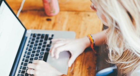 Penulis Wattpad Kurang Riset, Sumbangsih Daruratnya Literasi di Indonesia