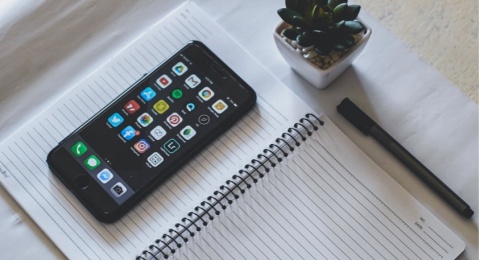 Samsung vs iPhone: Pertarungan Sengit Raja Smartphone!