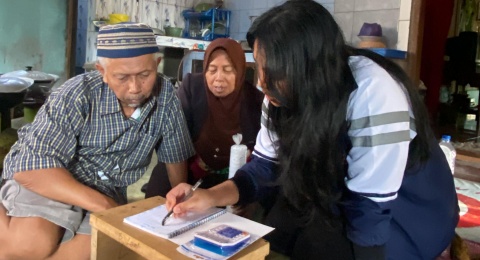 Mahasiswa KKN UNDIP Latih UMKM Bulurejo Kelola Laba Pakai Pembukuan Efektif