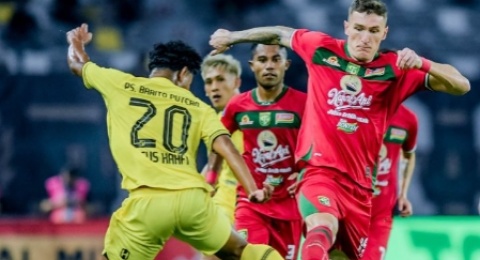 BRI Liga 1: Terkam Barito Putera, Persebaya Surabaya Akhiri Kutukan Panjang