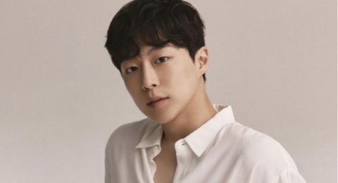 4 Ide Padu Padan Outfit Modis ala Bae In Hyuk yang Mudah Diikuti