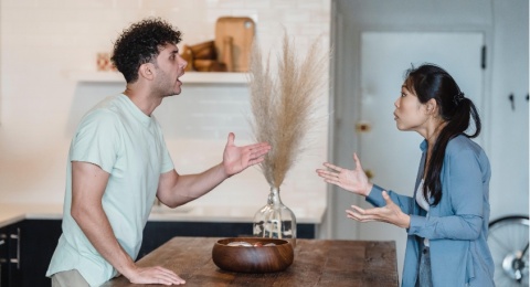 Orang yang Belum Selesai dengan Masa Lalunya, Tak Layak Punya Hubungan Baru