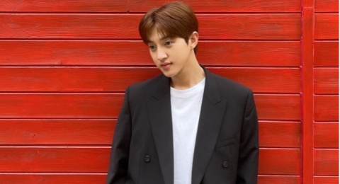 3 Inspirasi OOTD ala Bong Jaehyun, Terlihat Sederhana dan Fashionable