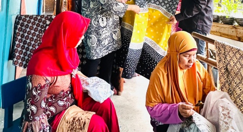 Pendampingan Komunikasi Pemasaran Terpadu Berbasis Digital Storytelling pada Pengrajin Batik Nitik Blawong 1 Bantul