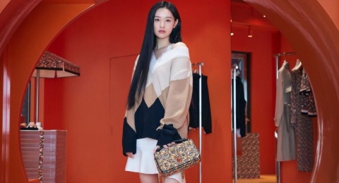3 Ide OOTD Simple ala Kim Jiwon yang Buat Kamu Fashionable Setiap Hari