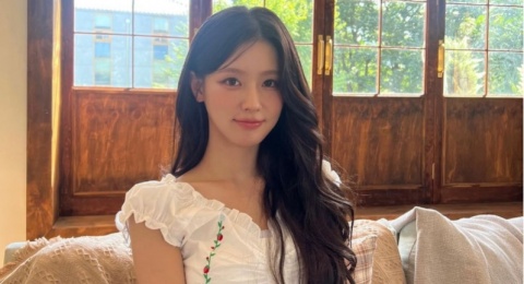 4 Ide Outfit ala Miyeon (G)I-DLE untuk Penampilan Feminin Sehari-hari