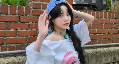 Sontek 5 Ide Padu Padan Mini Skirt ala Eunchae LE SSERAFIM, Super Cheerful!