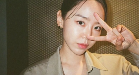 Tiru 4 OOTD Smart Kasual ala Shin Hye-sun untuk Tampilan Elegan Sehari-hari