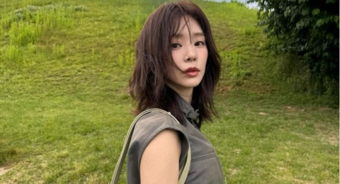 4 Inspirasi Gaya Hangout Kece dari Lee Joo-bin, Bikin OOTD Makin Modis!