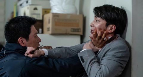 Ulasan Film Midnight, Ketegangan Mencekam Antara Psikopat dan Wanita Tuli