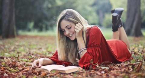 3 Rekomendasi Novel Romantis dengan Tokoh Cowok Pacarable, Dijamin Baper!