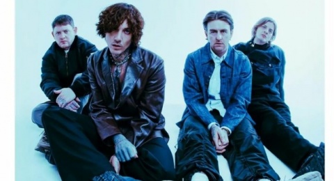 Lagu 'Mother Tongue' BMTH: Cinta yang Tak Dapat Diungkap Melalui Kata-Kata