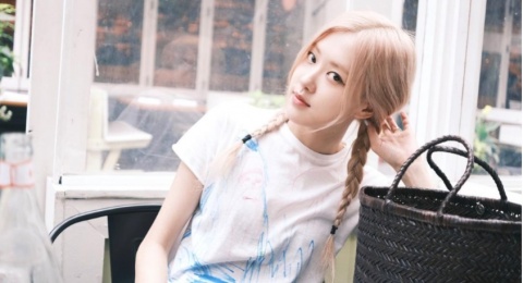 5 Idol K-Pop Cewek Berambut Blonde yang Memesona, Bikin Terpana!