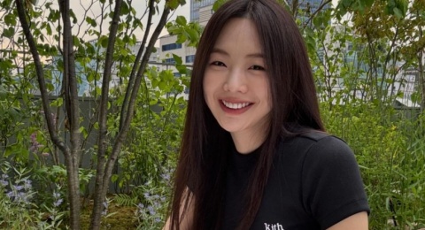 4 Ide OOTD Smart Casual ala Geum Sae-rok, Cocok untuk Ngampus!