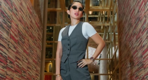 Tampil Simpel tapi Stylish, Ini 3 Gaya Fashion ala Ussy Sulistiawaty