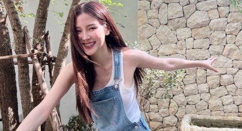 4 Ide Outfit Simpel ala Baifern Pimchanok, Cocok untuk Hangout Sehari-hari