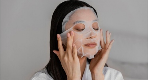3 Rekomendasi Sheet Mask yang Mengandung Buah Kiwi, Ampuh Redakan Jerawat