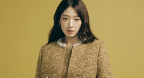 4 Look OOTD Feminin Park Shin-hye, Bikin Tampil Elegan di Momen Spesial!
