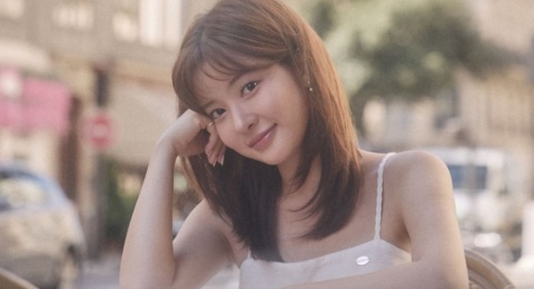 4 Style Kasual Feminin Jo Soo-min yang Pas untuk Hangout Santai